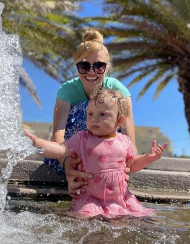 Gabriela Soukalová s dcerou. Foto: snímek obrazovky super.cz