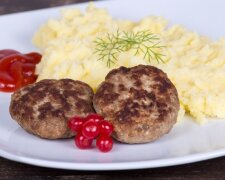Jak připravit karbanátky v omáčce ze zakysané smetany