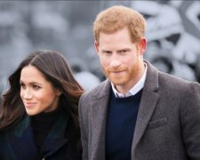 "Jsou vytlačováni z královské rodiny": životopisec o Meghan Markle a princi Harrym
