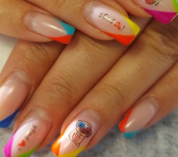 Nápady na jasnou manikúru. Foto: snímek obrazovky Instagram