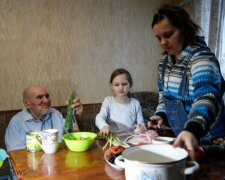 "Jsem za vámi." Rodina zachránila starého muže, který před devíti lety ztratil svůj dům a bydlel na ulici