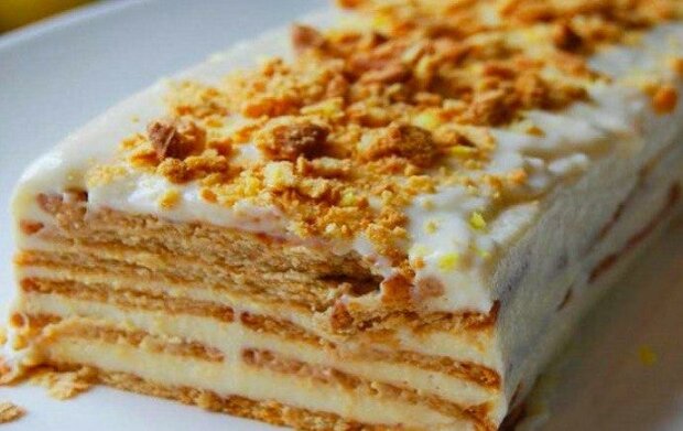 Jak udělat dort se sušenkami a jemným krémem bez pečení: je chutnější než kupovaný