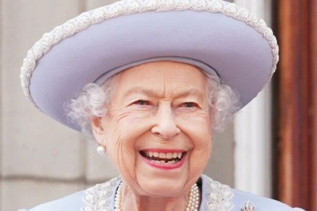 "Byla jsem hluboce dojatá, že tolik lidí vyšlo do ulic oslavit mé výročí": Proč princ George stál vedle královny během finále platinového jubilea