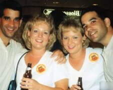 Bratři dvojčata se oženili se sestrami dvojčaty. Už mají děti