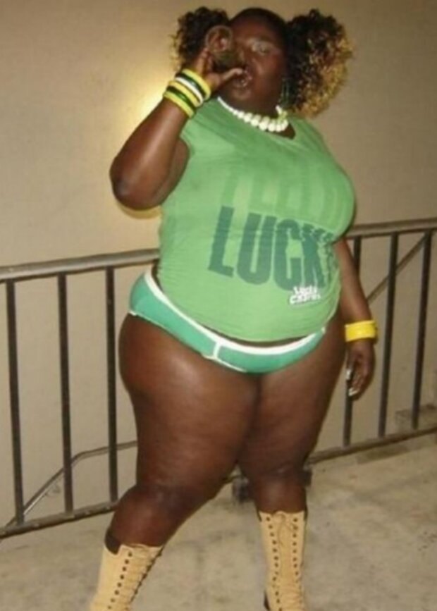 Lidé v podivném oblečení. Foto: snímek obrazovky clutch