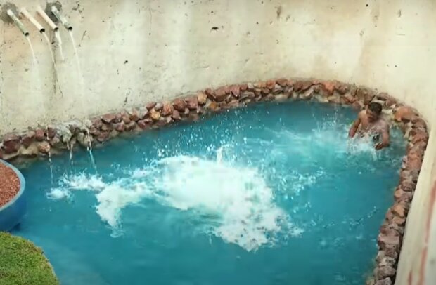 Bazén. Foto: snímek obrazovky YouTube