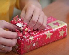 Dárek. Foto: snímek obrazovky YouTube