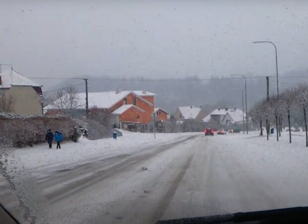 Meteorologové vydali výstrahu před silným větrem: "Od vyšších poloh se budou tvořit sněhové jazyky"