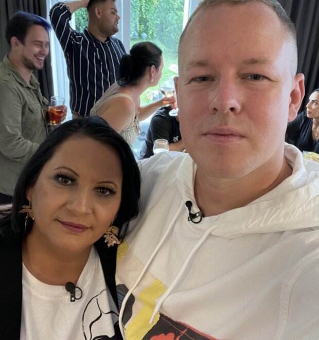 Lukáš se svojí „vyměněnou“ rodinou. Foto: snímek obrazovky super.cz