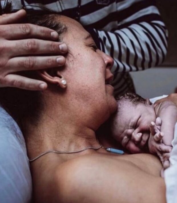 Matka a dítě. Foto: snímek obrazovky laykni.com