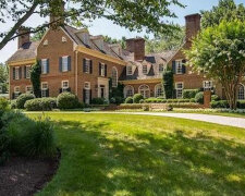 Lidé vybudovali celý svět s ulicemi a domy v sklepě domu