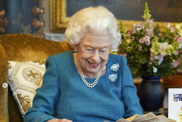 "Tento šperk měla královna na sobě naposledy v roce 2011": odkud tento jedinečný dárek pochází a proč si ho Alžběta II. vybrala
