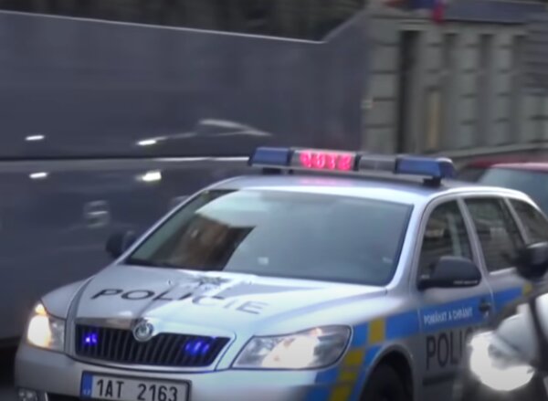 Policie. Foto: snímek obrazovky YouTube