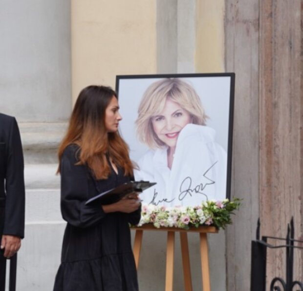 Poslední sbohem. Foto: snímek obrazovky extra.cz