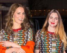 Chyba stylistů: šestnáct případů, kdy si celebrity oblékly stejné šaty a je těžké rozhodnout, komu sluší víc