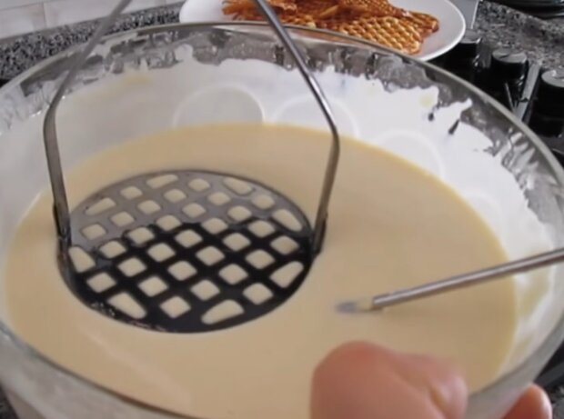 Recept na křupavé vafle. Foto: snímek obrazovky YouTube