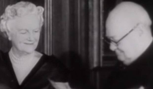 "Nikdy neustupujte, nikdy, nikdy, nikdy, nikdy": Jazyk lásky, na kterém mluvila manželka Winstona Churchilla Clementina