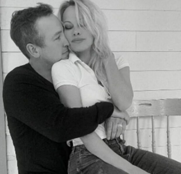 Pamela Anderson a Dan Hayhurst. Foto: snímek obrazovky obozrevatel