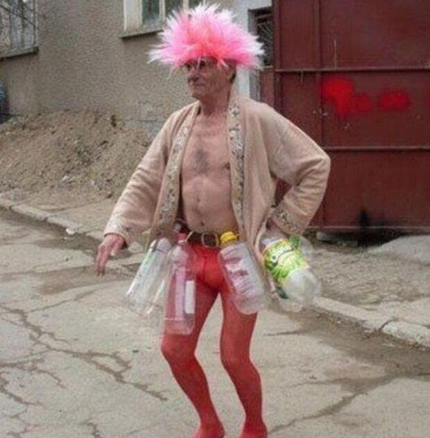 Lidé v podivném oblečení. Foto: snímek obrazovky clutch