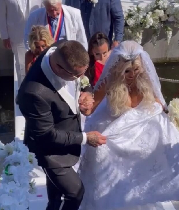 Svatba Lely Ceterové a Karlose Vémoly. Foto: snímek obrazovky extra.cz