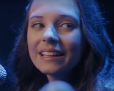 Fenomenální úspěch Charlotte Elly Gottové komentují i slovenská média: Je známo, co o dceři Karla Gotta napsali