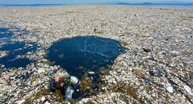 "Kam se svět valí": v Tichém oceánu plave "odpadkový ostrov", vážící několik milionů tun