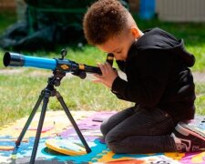 Klukovi je jen čtyři roky, ale čte knihy od dvou let a píše ve třech jazycích