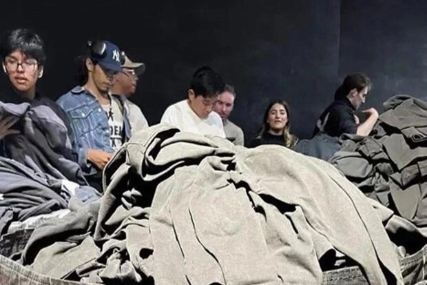 "Přišlo hodně lidí": Obyvatelé Los Angeles v popelnicích hledají oblečení Balenciaga
