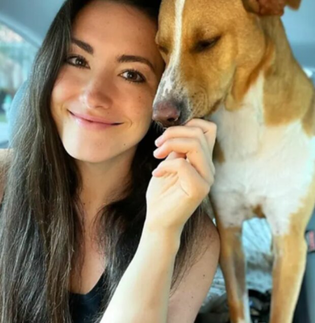 Holka a pes. Foto: snímek obrazovky Instagram