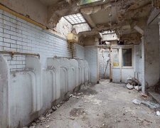 Žena koupila staré veřejné WC a proměnila ho ve svůj vysněný byt