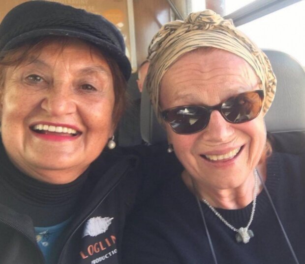 Iva Janžurová s Evou Holubovou. Foto: snímek obrazovky super.cz