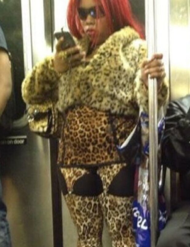 Lidé v podivném oblečení. Foto: snímek obrazovky clutch