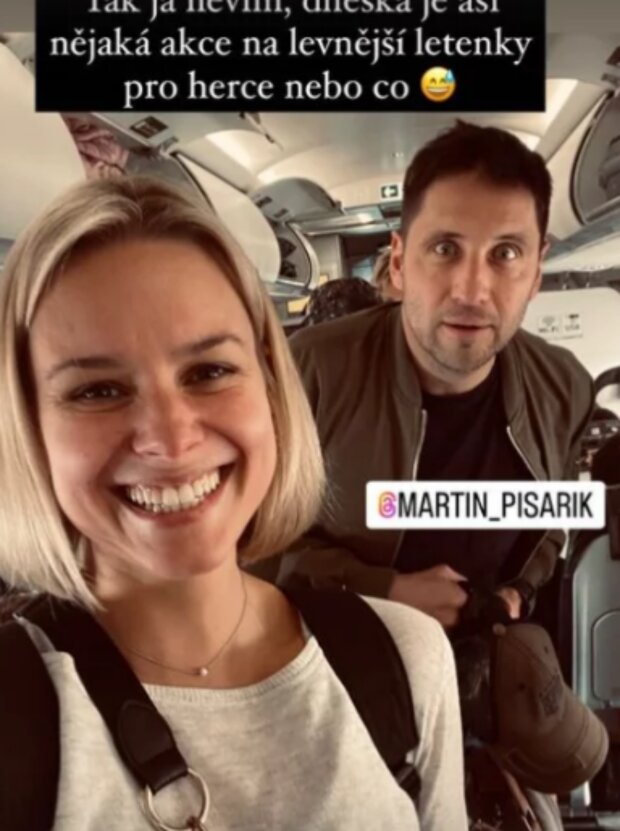 Patricie Pagáčová se setkala na letišti hned s několika kolegy. Foto: snímek obrazovky Instagram