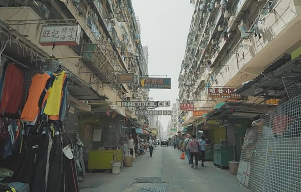 "V jednom bytě může žít až 10 lidí": Turista ukázal, jak žijí obyčejní lidé v Hongkongu ve svých bytech