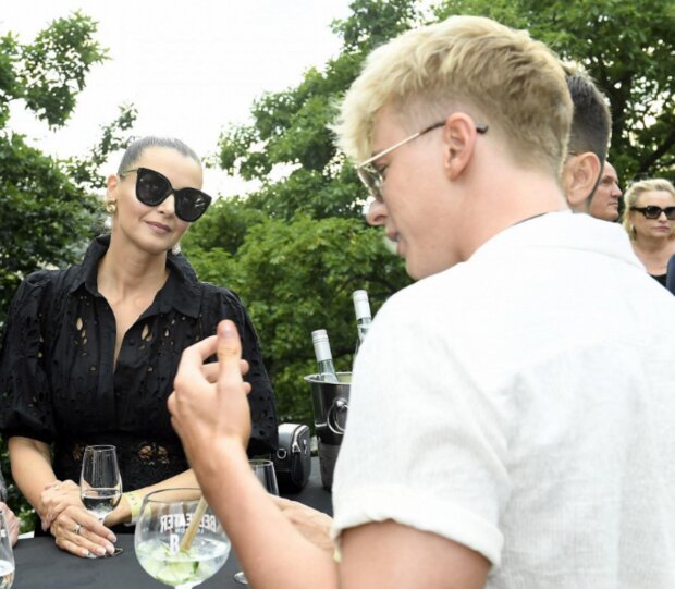 Iva Kubelková s Adamem Mišíkem. Foto: snímek obrazovky super.cz