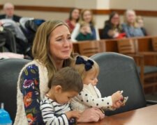 Adoptivní matka najednou zjistila, že její děti jsou sourozenci