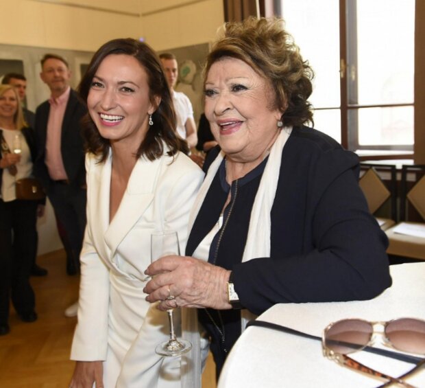 Lucie Gelemová a Jiřina Bohdalová. Foto: snímek obrazovky super.cz