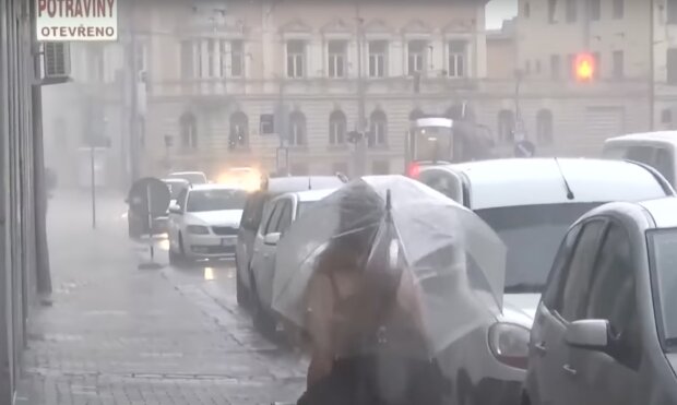 ČHMÚ zveřejnil výhled počasí na další týden: "Česko sežehnou tropické teploty a silné bouřky"