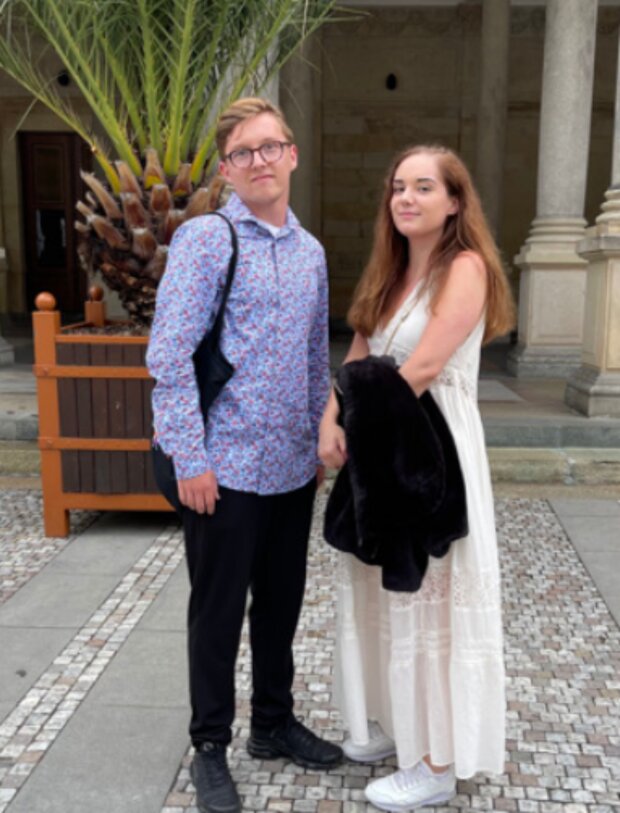 Syn Dany Morávkové se svou dívkou. Foto: snímek obrazovky extra.cz