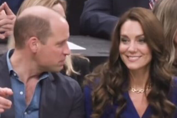 Princ William a Kate Middleton představili své vánoční přání: Royals na fotografii, lze popsat jako šťastnou rodinu