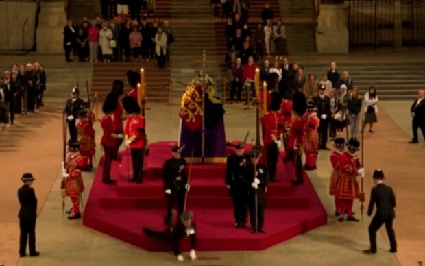 Rozloučení s královnou Alžbětou II. Foto: snímek obrazovky YouTube