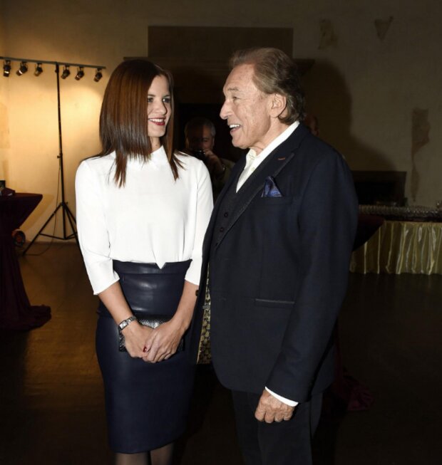 Karel Gott a Aneta Stolzová. Foto: snímek obrazovky super.cz