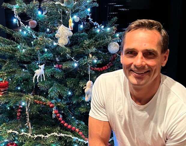Letos u vánočního stromečku sedí sám: Nešťastný Roman Šebrle prosí o společnost. Jasný vzkaz fanouškům