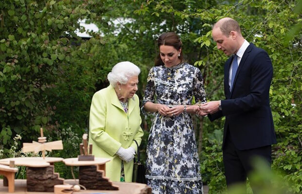 "Je to tak hezké vidět tolik lidí na dnešní zahradní párty": Proč se akce nezúčastnila Alžběta II.