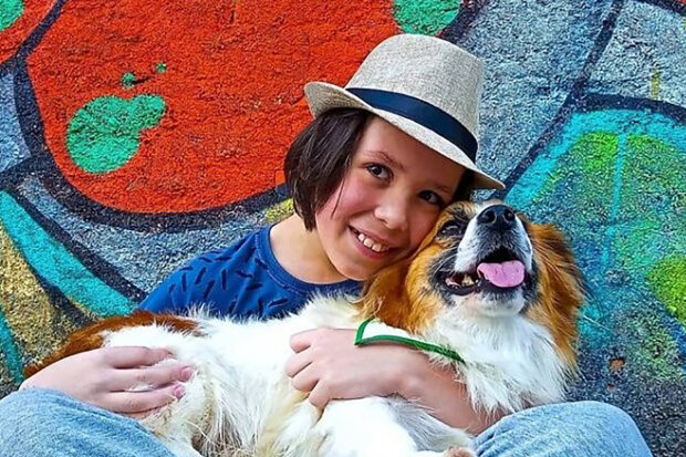 "O sobotách koupe psy": Jak 11letý chlapec koupá toulavé psy, aby zvýšit jejich šance na adopci