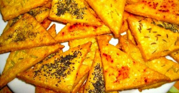Křupavé sýrové trojúhelníky: deset minut práce a jak krásný a vytříbený výsledek