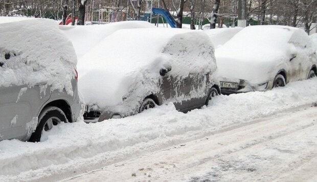 Řidiči a motoristé by měli být opatrní: Mrznoucí mrholení v Česku. Meteorologové vydali varování