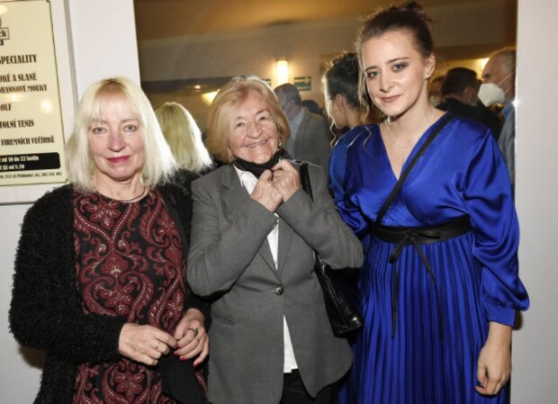 Lucie Borovec, Zdeňka Borovce, Dagmar Borovcová a Anna Stropnická. Foto: snímek obrazovky super.cz