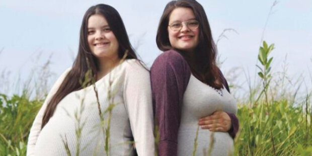 Dvě sestry, jeden osud: Sestry-dvojčata porodily děti 23 hodin po sobě
