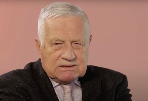 Klidový režim, ortéza a francouzské hole: Václav Klaus si přivodil lehkou zlomeninu kotníku. Co se přesně stalo
